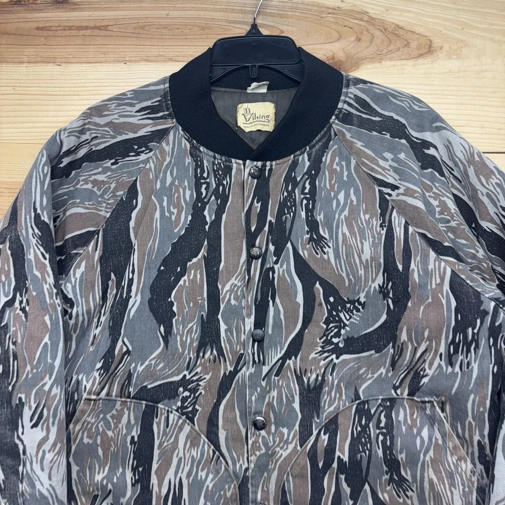 Vintage Viking Bomber Jacket Mens Medium Brown Tiger Stripe Camo Quilted Hunting